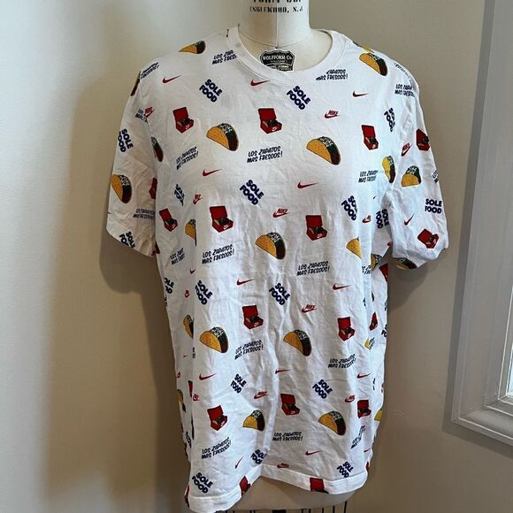 Nike Los Zapatos Mas Frescos Taco Patterned Men’s Tee XXL - Picture 2 of 6